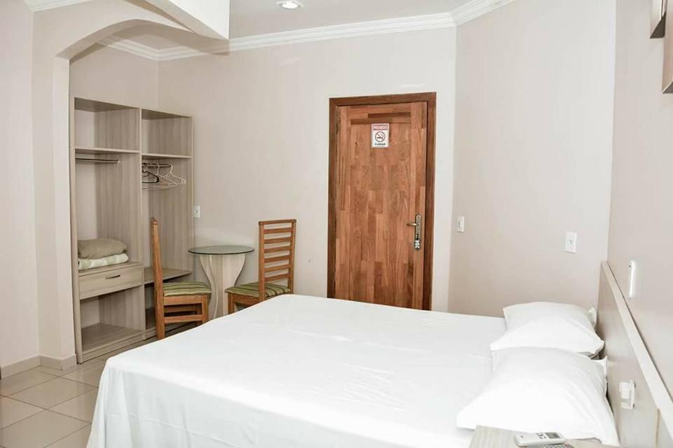 Hotel G & K Brasileia Bagian luar foto